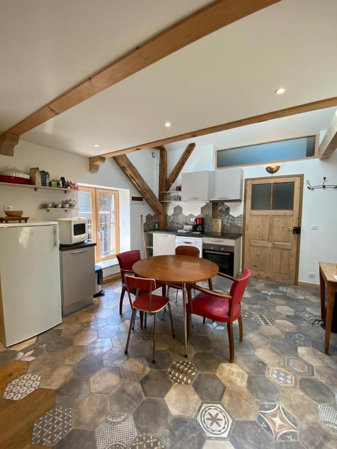 Au Cheval Blanc - Appartements Et Chambres D'Hotes Albertville Ngoại thất bức ảnh