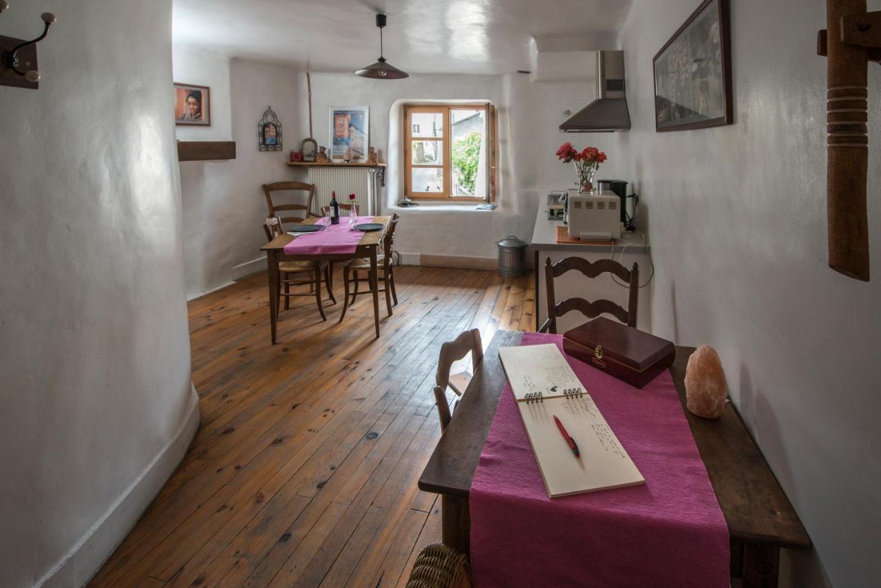 Au Cheval Blanc - Appartements Et Chambres D'Hotes Albertville Ngoại thất bức ảnh